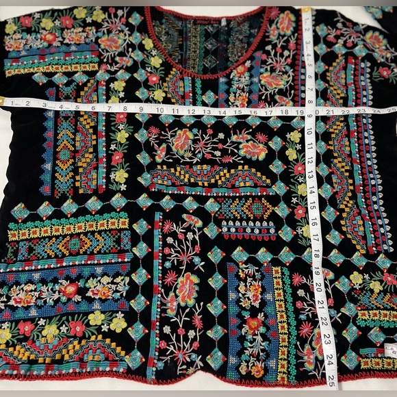 Johnny Was Embroidered Whipstich Trim Black Multicolor Boho Floral Tunic Top L - Picture 8 of 10